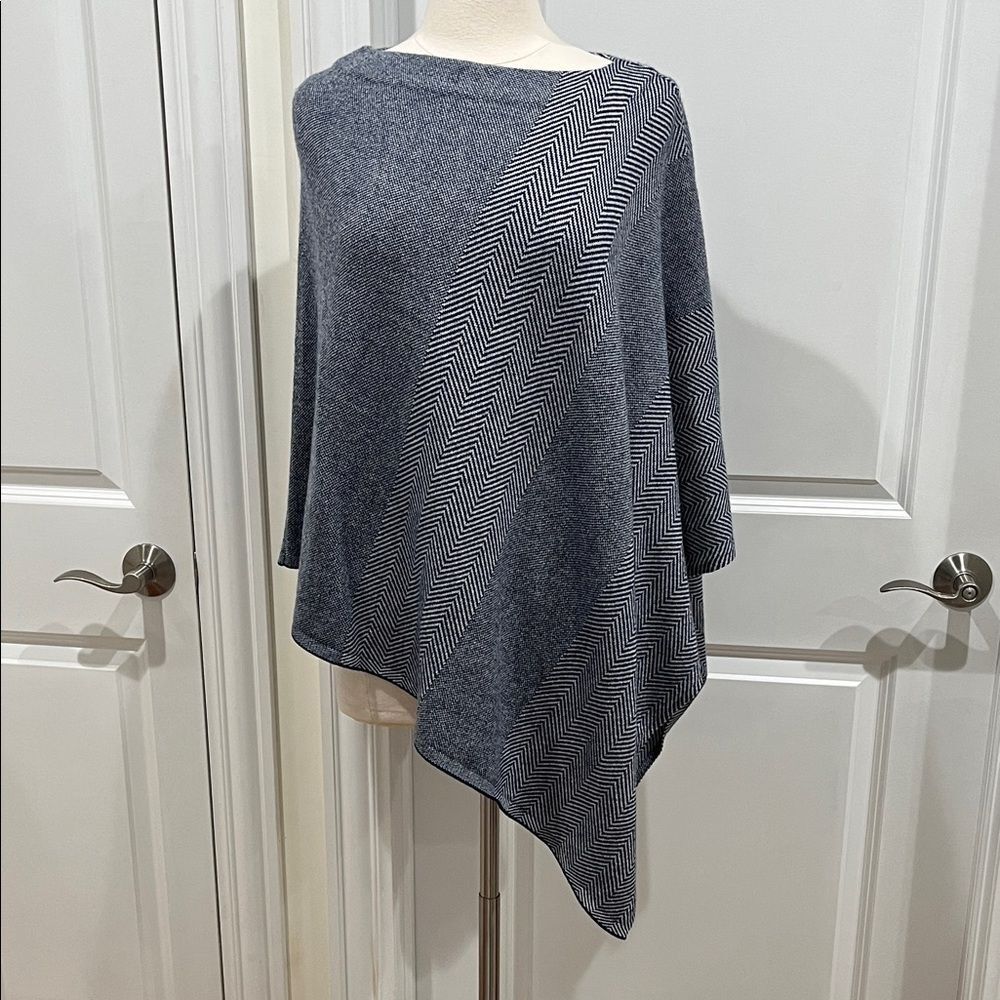 J. Mclaughlin Poncho 70% Wool 30% Cashmere‎ Blue & White One Size
